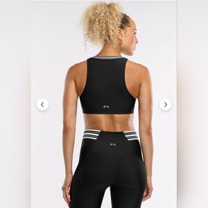 NWT! Peloton Merit V-Neck Black Sports Bra! W- Sz. XS! (V24)